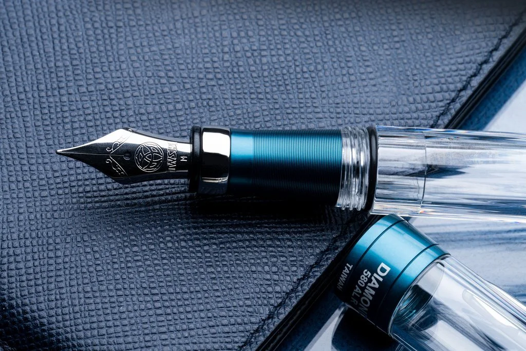 Twsbi 580 AL-R EF プルシアンブルー TWSBI Diamond 580ALR Fountain Pen - Prussian Blue - The